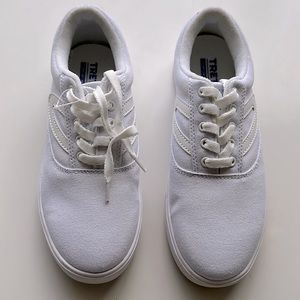 NWT TRETORN White shoes sneakers 6.5